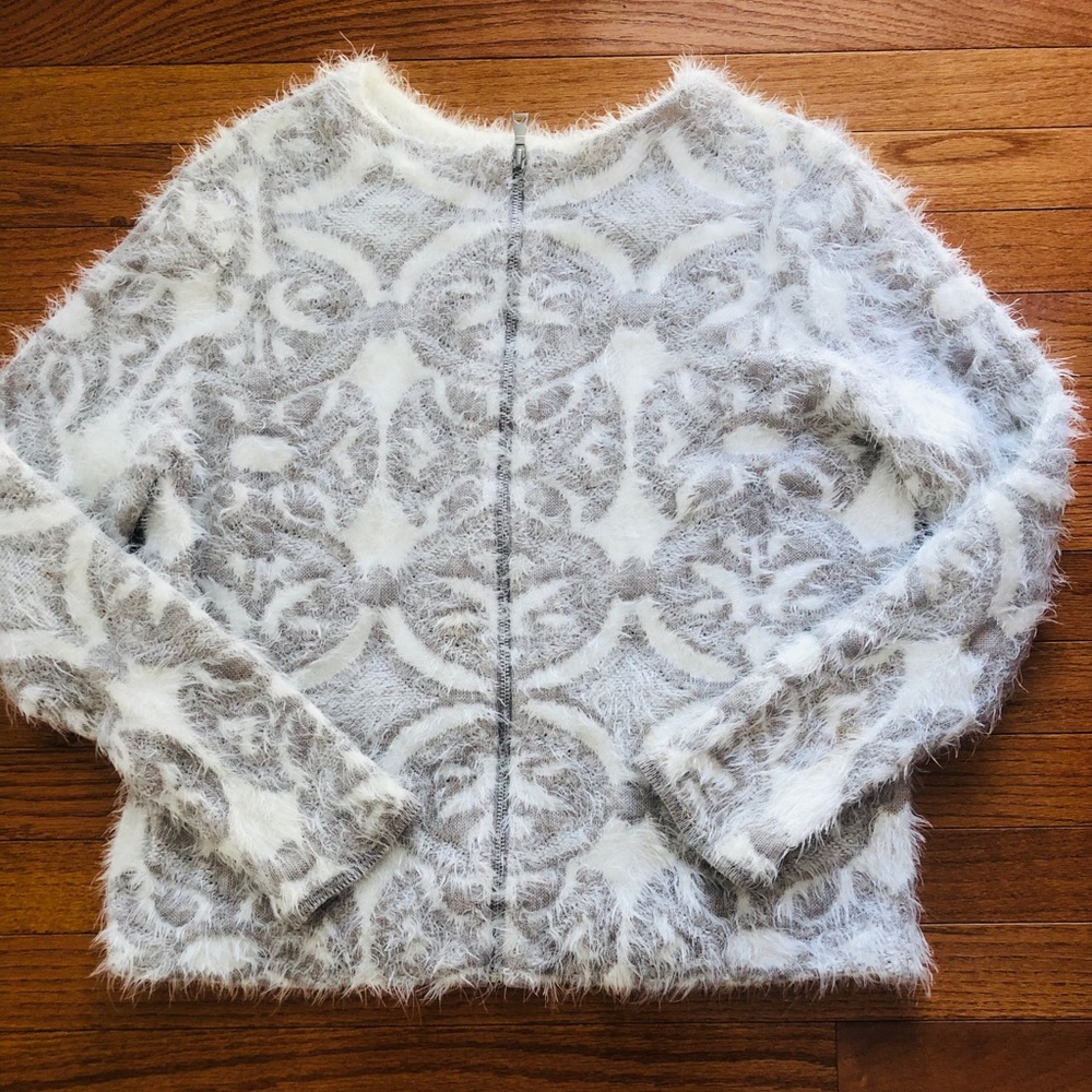 Nice + Zoe Fuzzy warm sweater